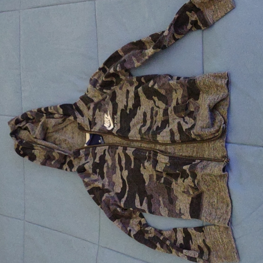 Girls Nike Hoodie. Size XS. NWOT.